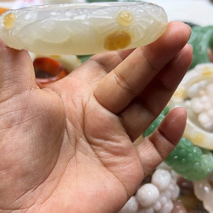 未镶嵌手镯石英岩玉芸*
