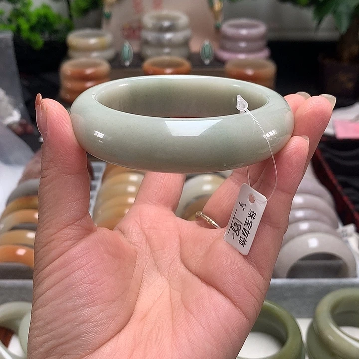 聪***燕石英质玉（佘太翠）未镶嵌玉