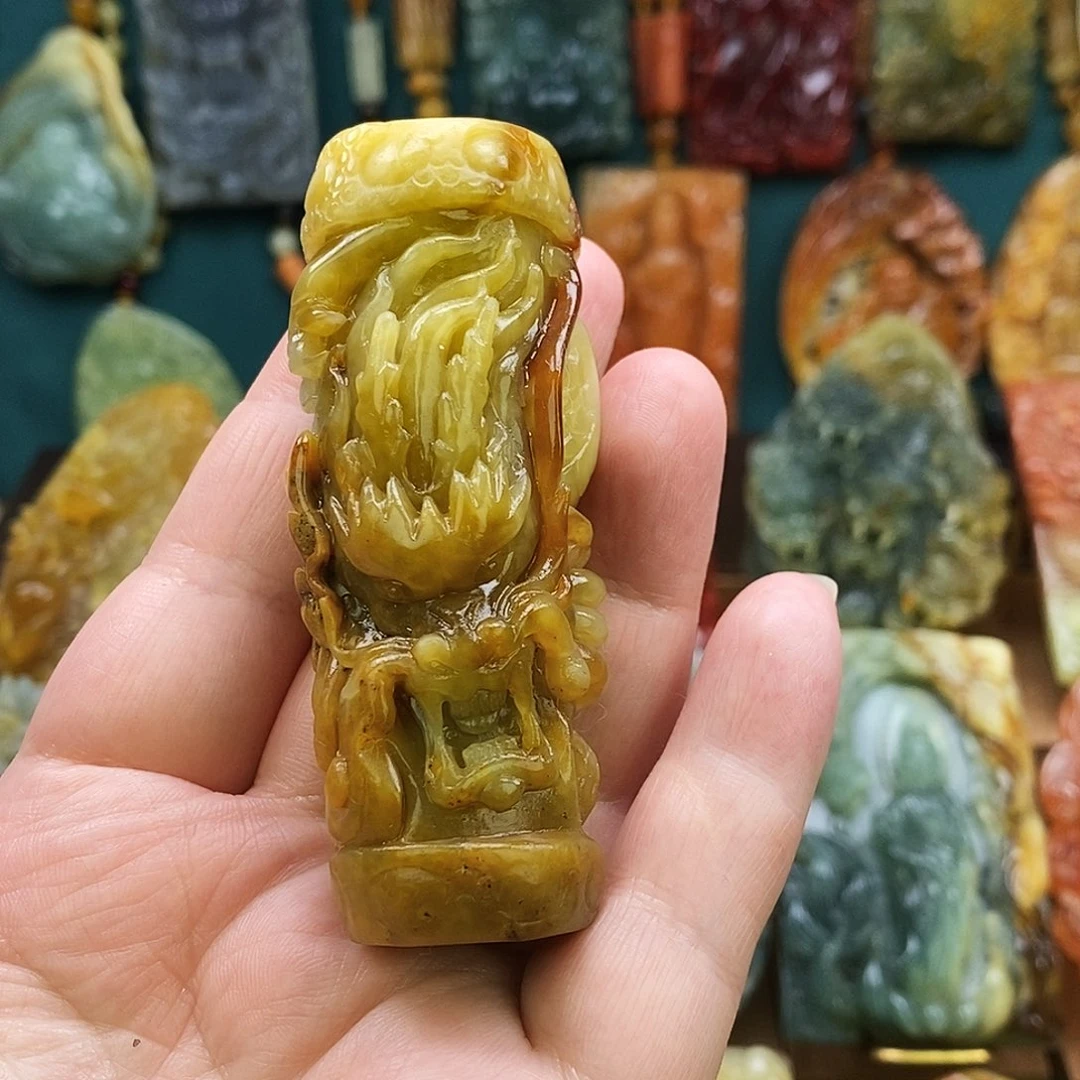 蛇纹石玉未镶嵌颈饰福利龙柱