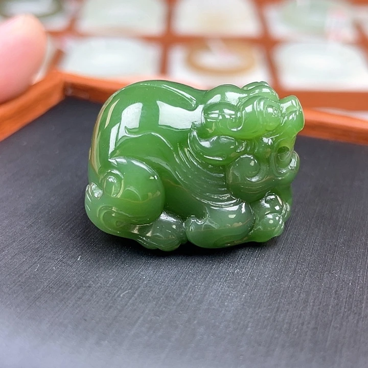 颈饰未镶嵌和田玉（碧玉）老菠菜绿