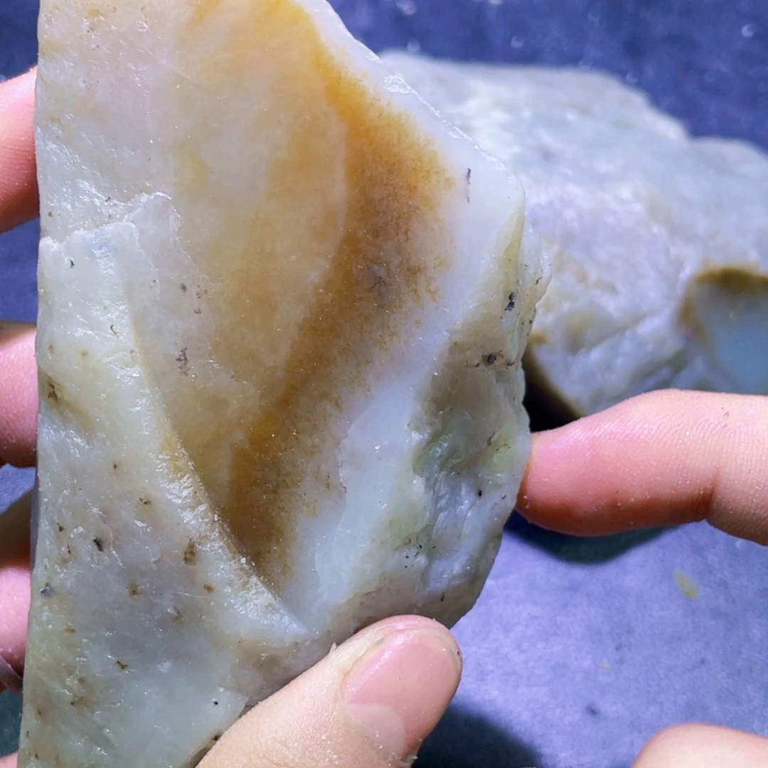 藏***心和田玉未镶嵌珠宝半成品