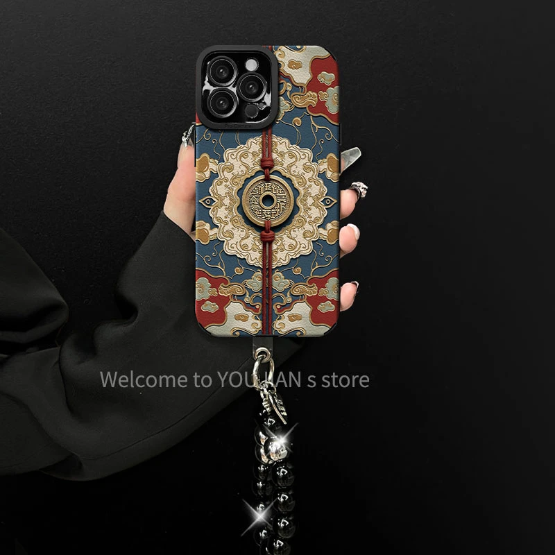 山鬼花钱手链适用苹果16复古手机壳iphone13promax国风15硅胶羊皮