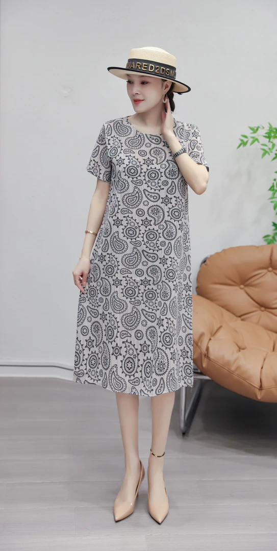 夏季大码宽松气质新复古风妈妈装中老年短袖圆领连衣裙