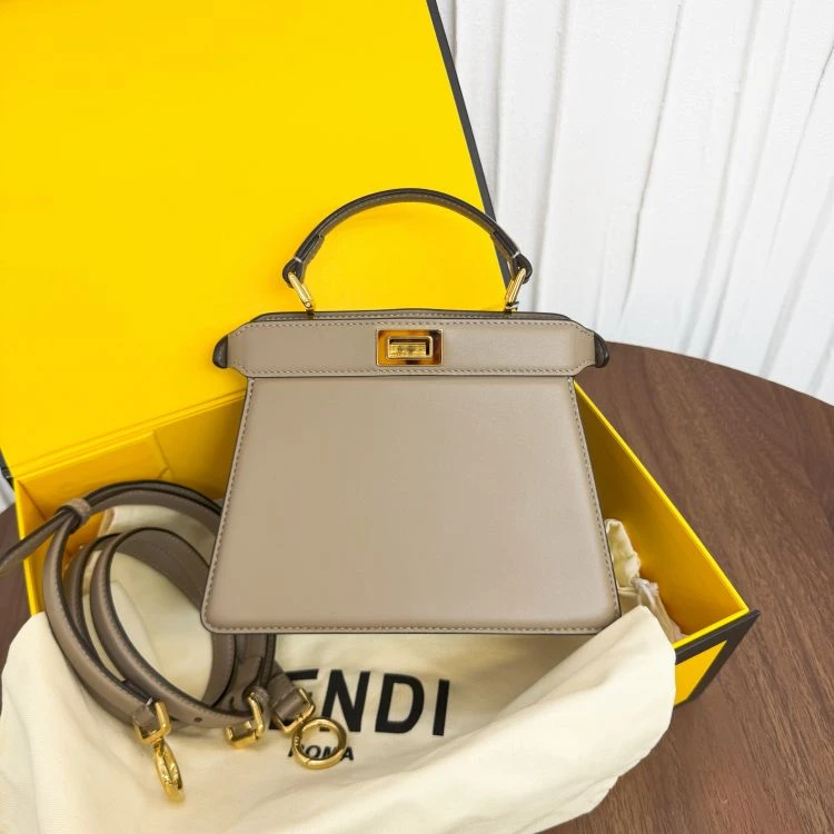 95新/芬迪/单肩包/C6847702713/[251225LLYC]