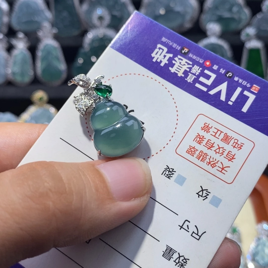 面***屑翡翠未镶嵌颈饰翡翠