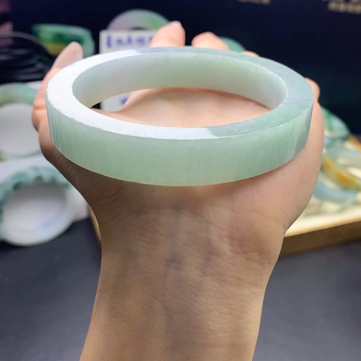 定制翡翠未镶嵌翡翠手镯