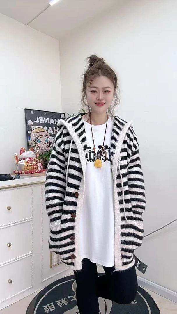 2099时尚韩版帽款条纹毛衣外套