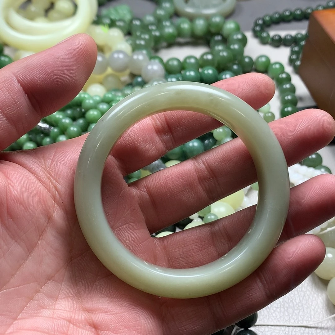 和田玉手镯未镶嵌姐****洒54
