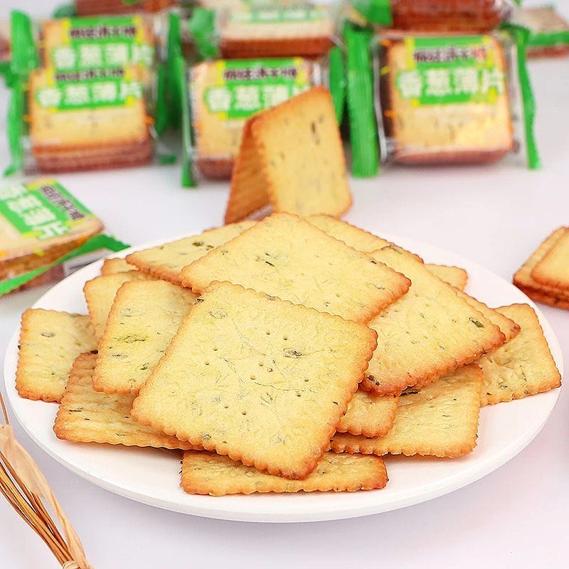 【新疆包邮】饼干香葱/香浓牛奶味/芝士牛肉味薄饼388g零食伟龙