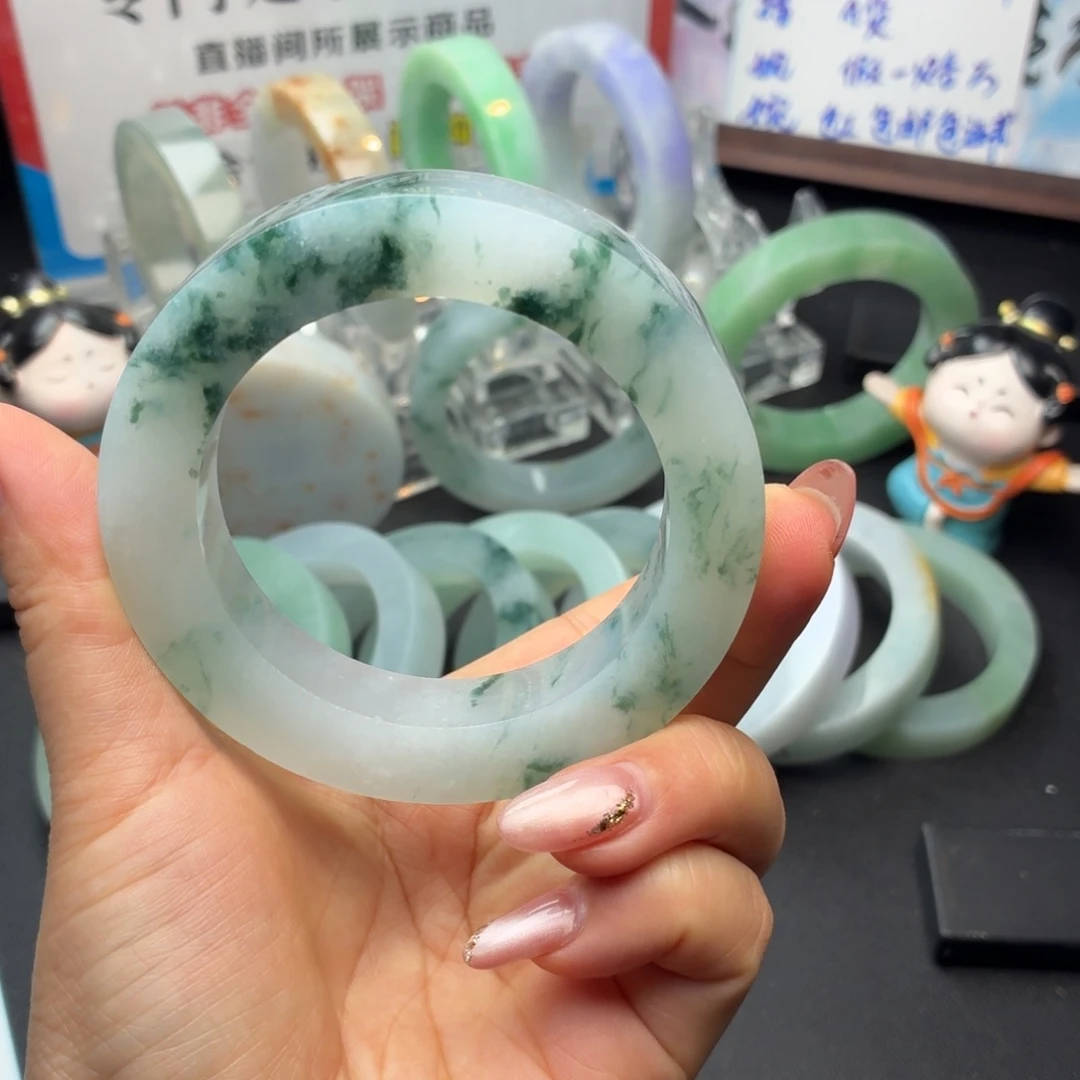 定制翡翠未镶嵌翡翠手镯
