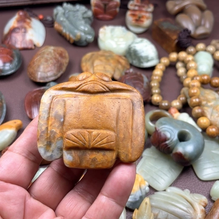 颈饰未镶嵌岫岩河磨玉（透闪石质玉）