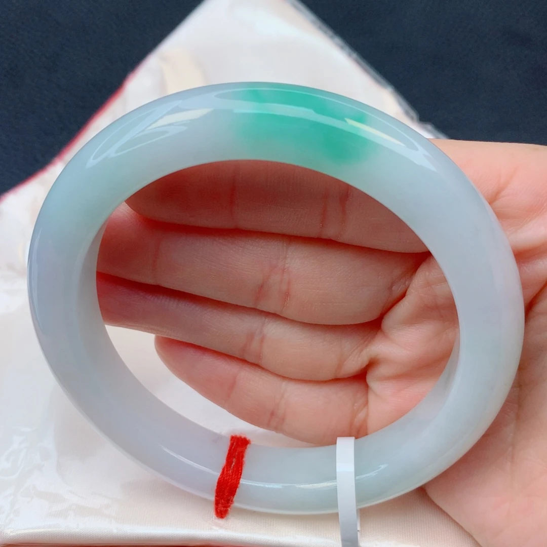 翡翠未镶嵌手镯60-61胶润淡春彩飘一摸阳绿