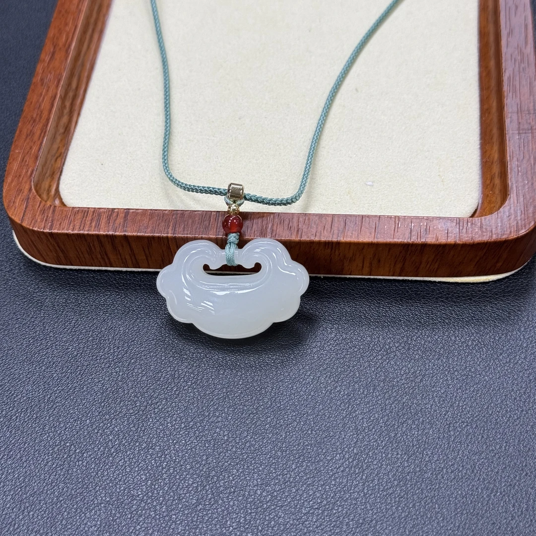 仙玉恒和田玉精品羊脂白玉暖白祥云如意锁38*24*12