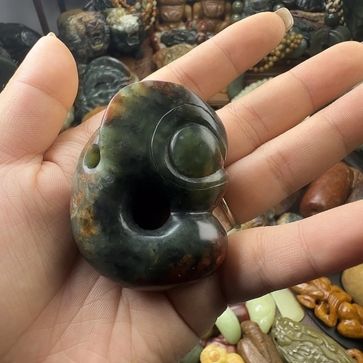 透闪石质玉未镶嵌珠宝奇石