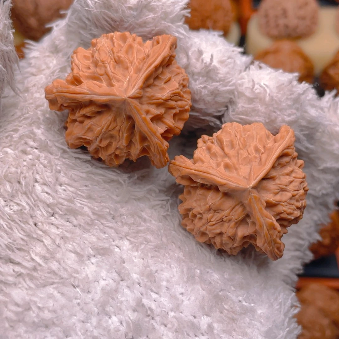 文玩核桃把件36左右正奔三棱