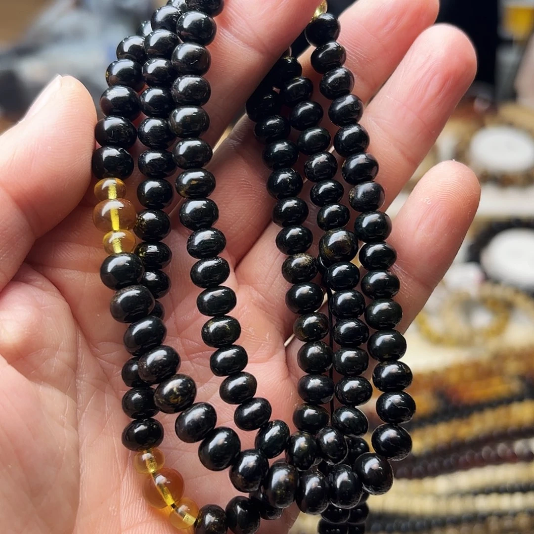 琥珀未镶嵌裸石七