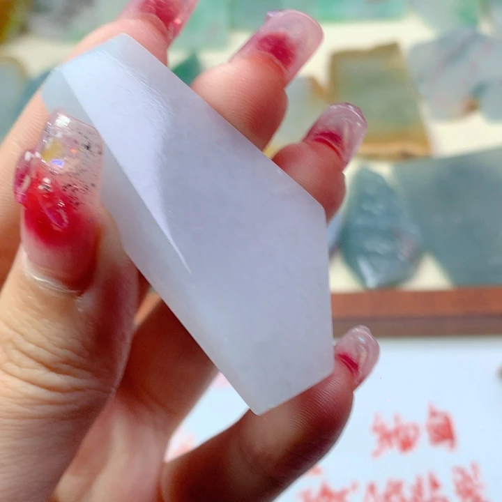 颈饰未镶嵌翡翠好