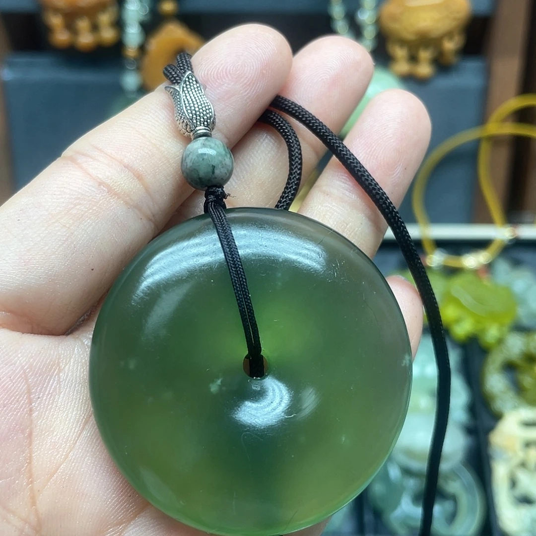 未镶嵌蛇纹石玉颈饰