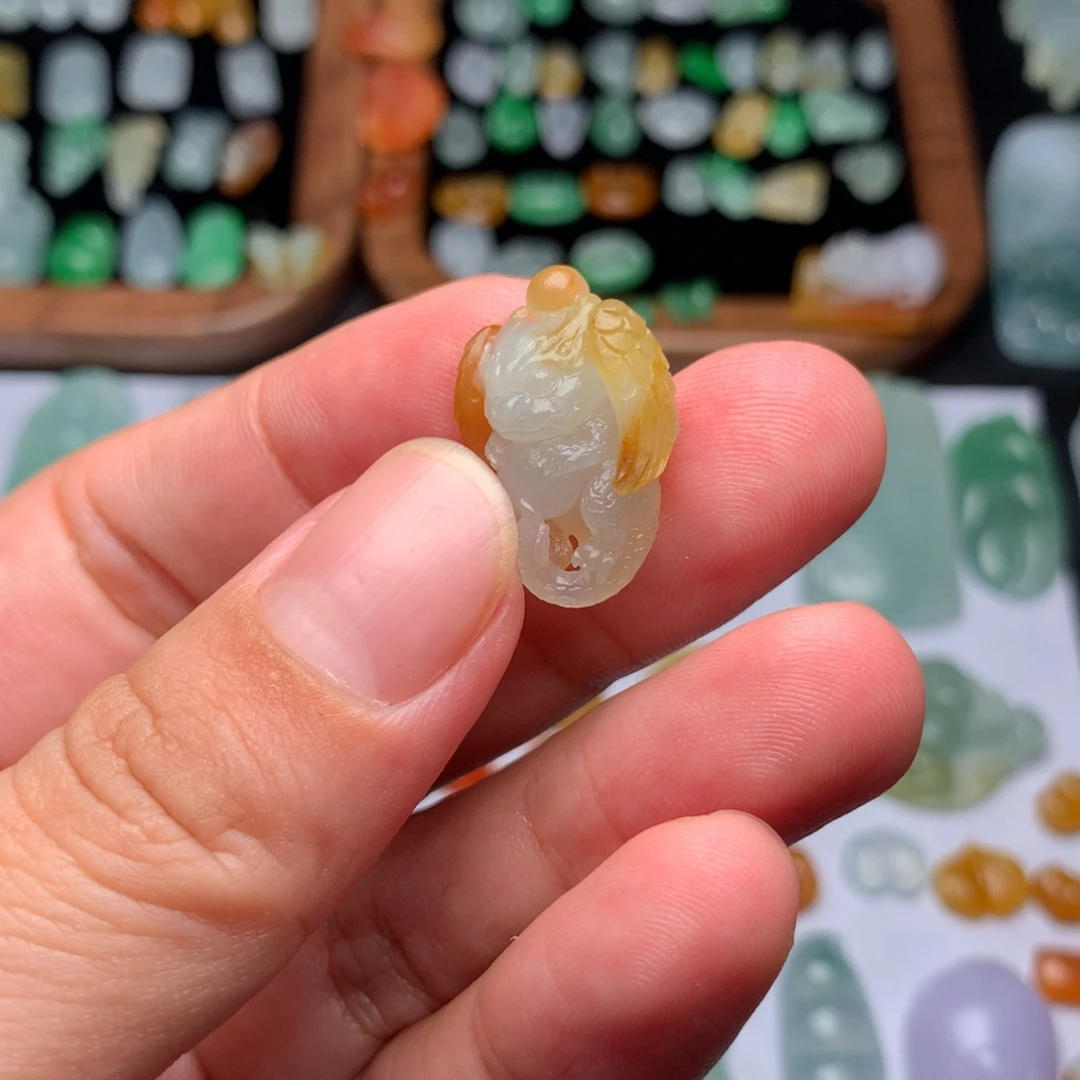 定制翡翠未镶嵌小奶龙
