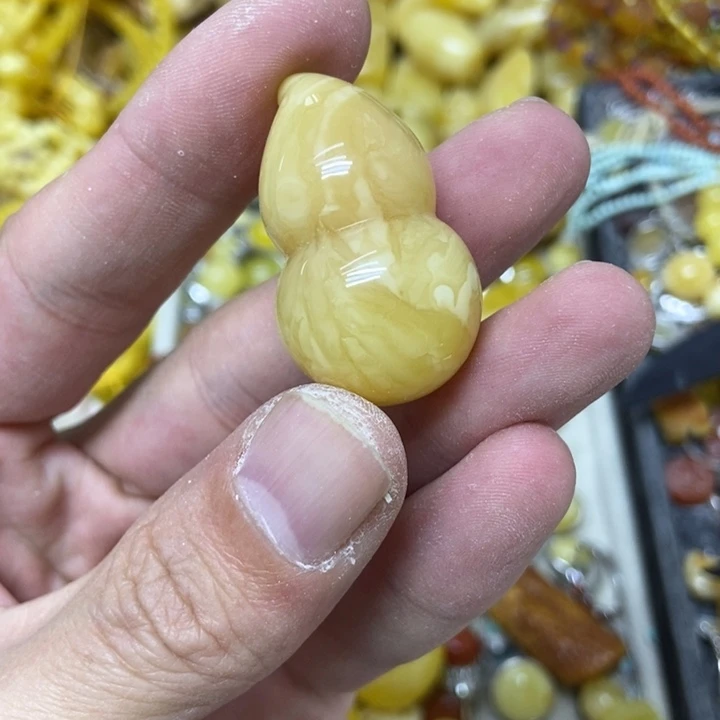 蜜蜡未镶嵌裸石吊坠