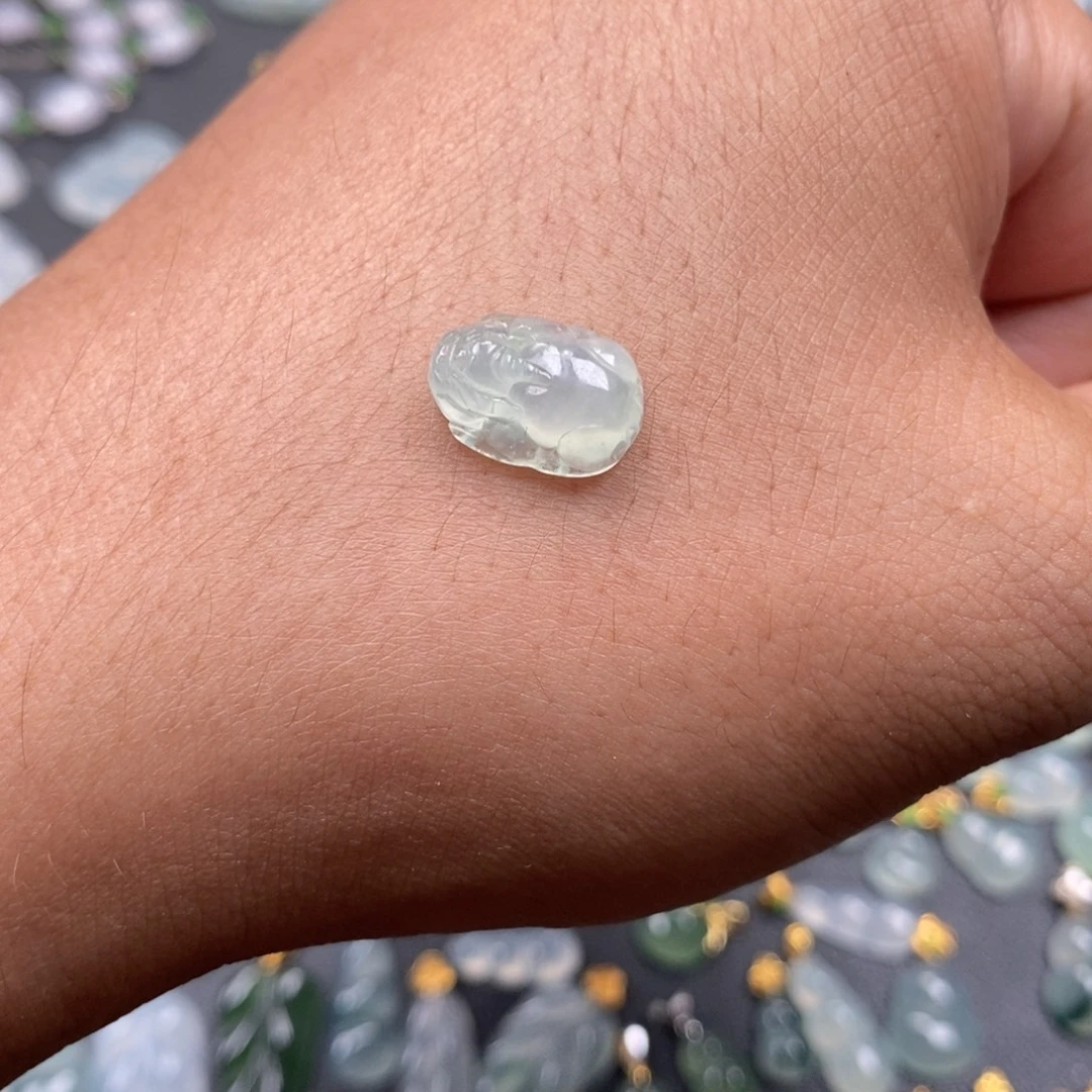 南****翡翠18K金镶嵌颈饰