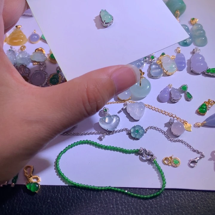 翡翠未镶嵌挂件11121