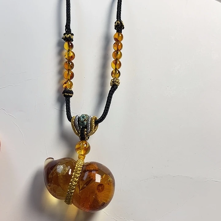 未镶嵌颈饰琥珀（花珀）