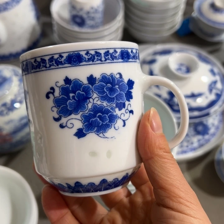 陶青花玲珑牡丹茶杯微瑕