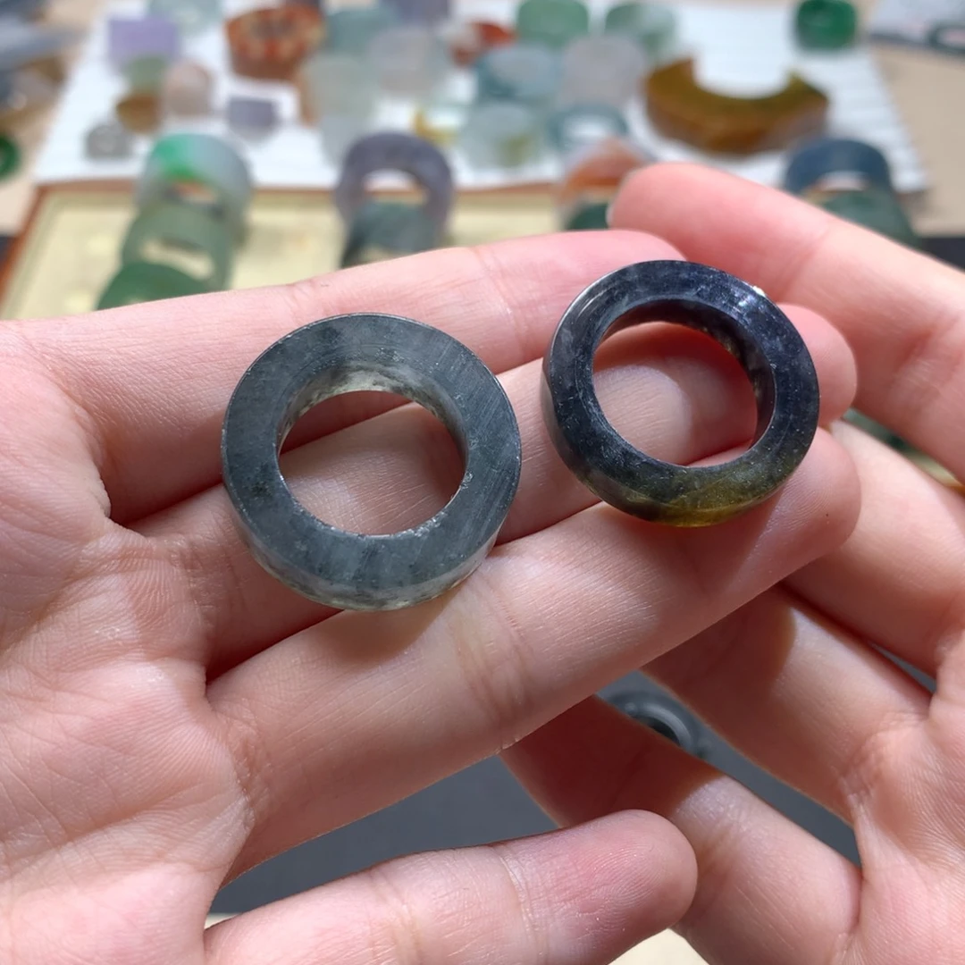 定制翡翠未镶嵌手***?打包漏价 2颗乌鸡 微瑕