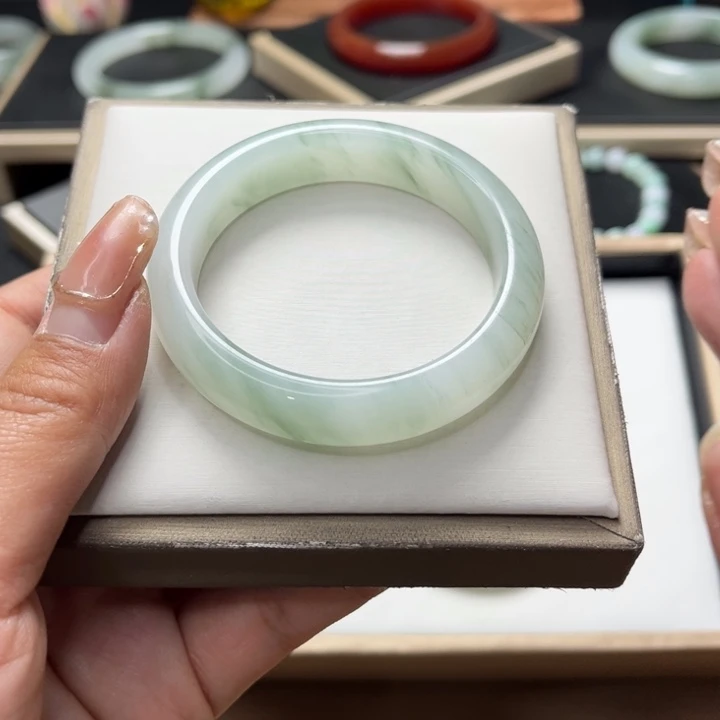 石英质玉手镯未镶嵌神***～