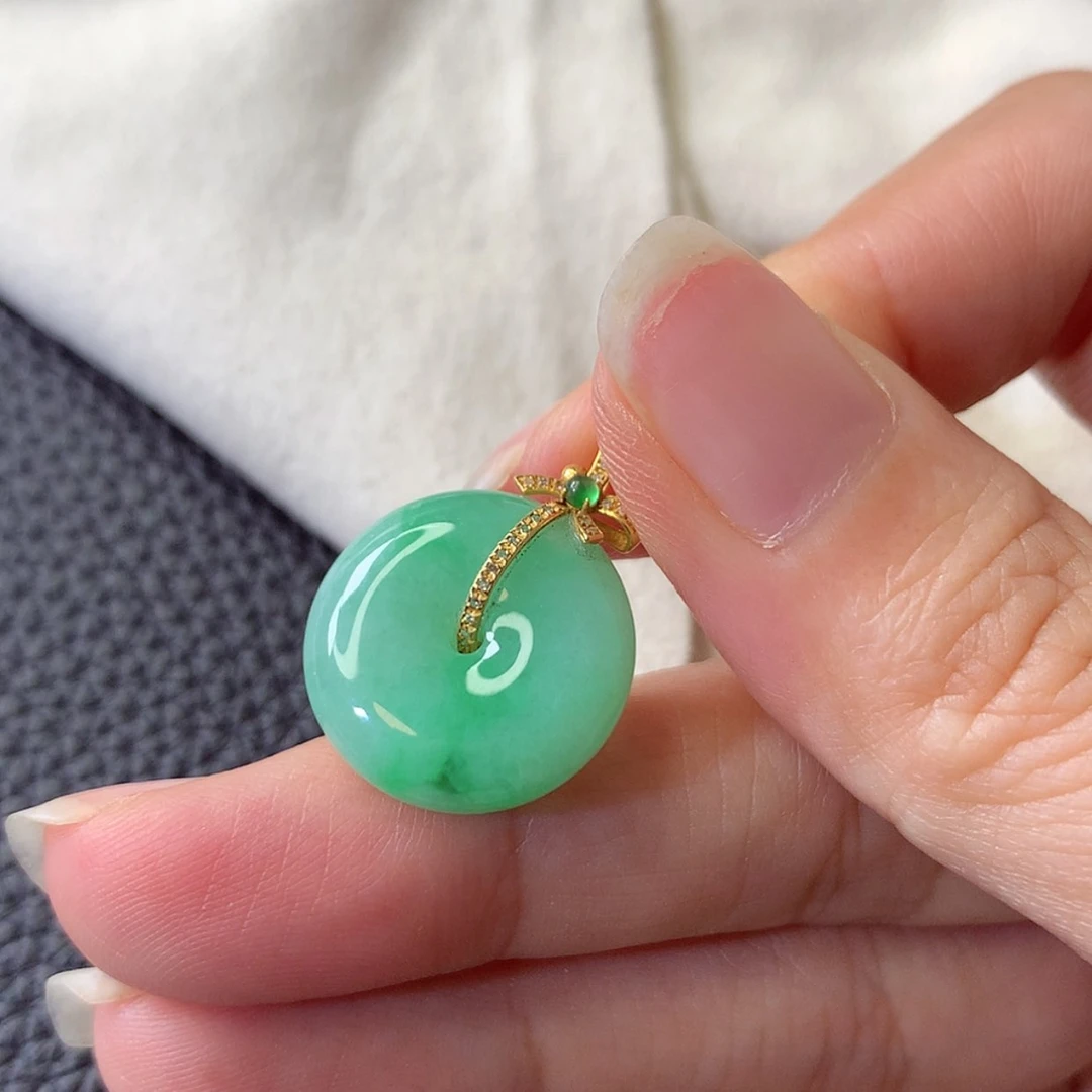 【闪购商品】吊坠(赠链)18K金镶嵌翡翠