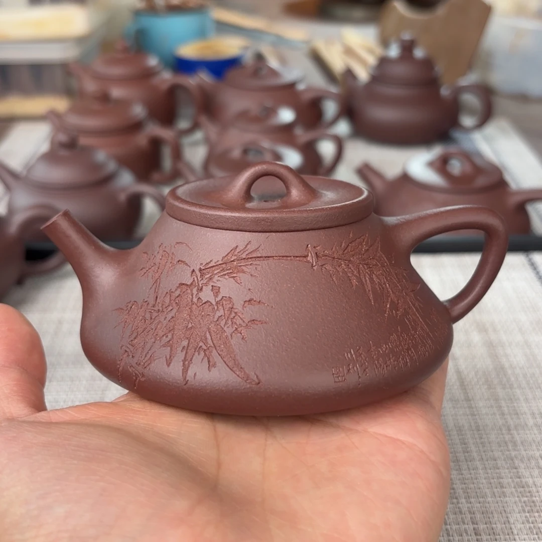 茶壶紫砂半手工老紫泥刻绘曲瓢壶180cc