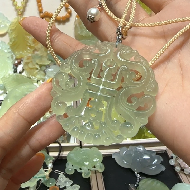 蛇纹石玉未镶嵌吊坠
