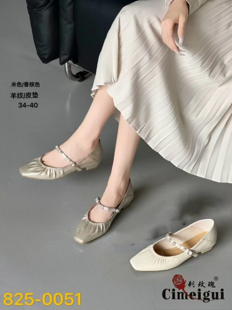 休闲低跟女鞋软底中跟温柔纯色单鞋复古水钻