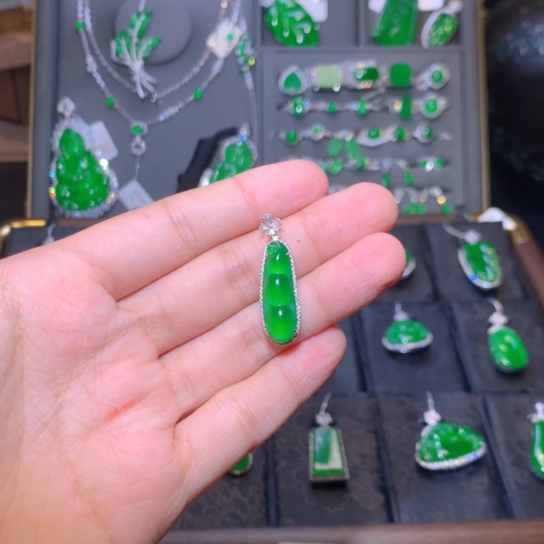 吊坠(不含链)18K金镶嵌翡翠豆子吊坠