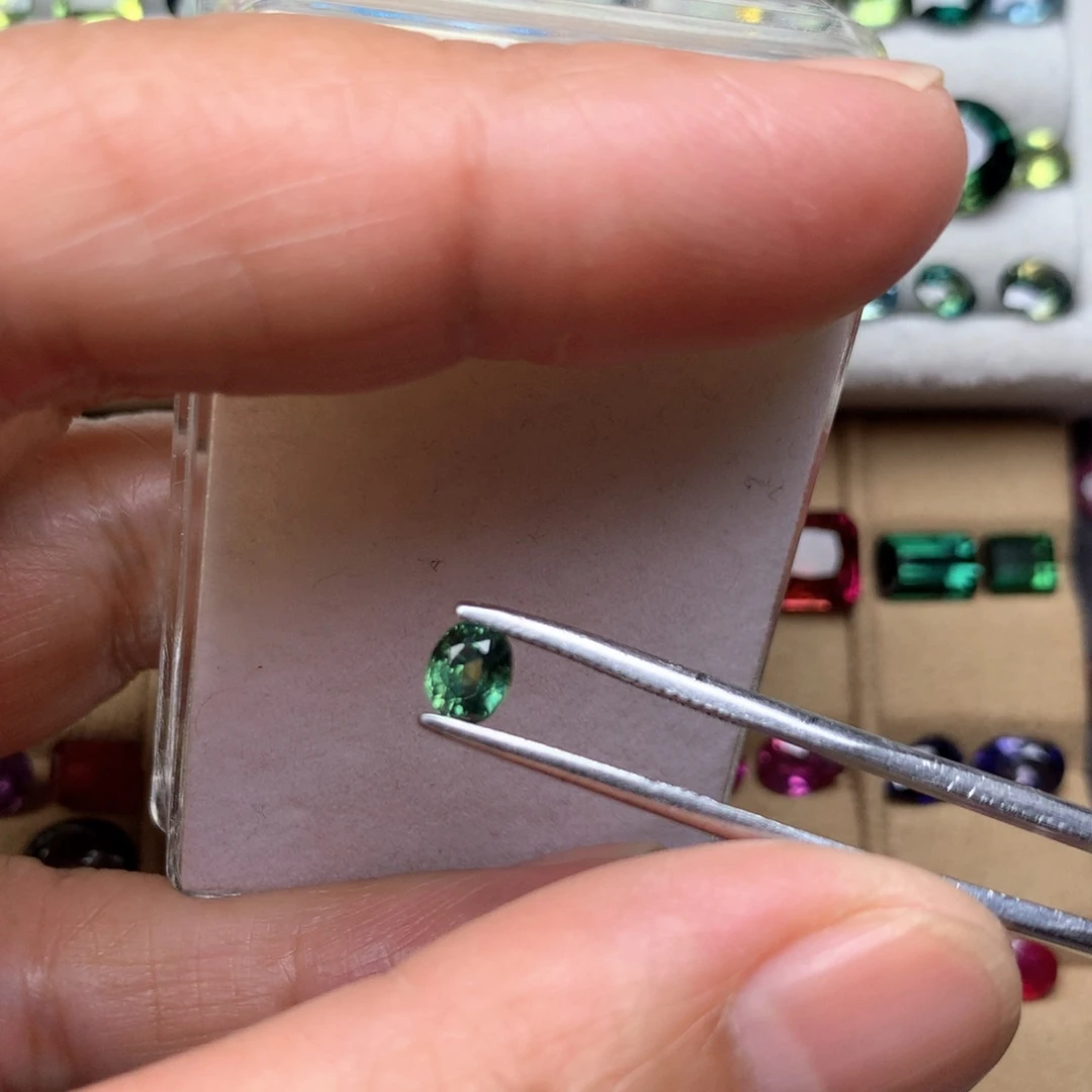 蓝宝石裸石未镶嵌