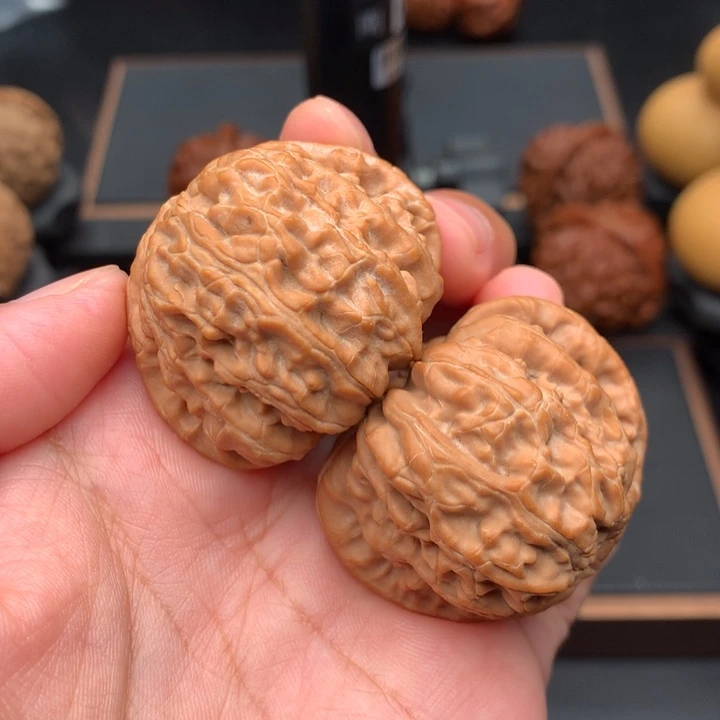 O***e把件文玩核桃39.8球白