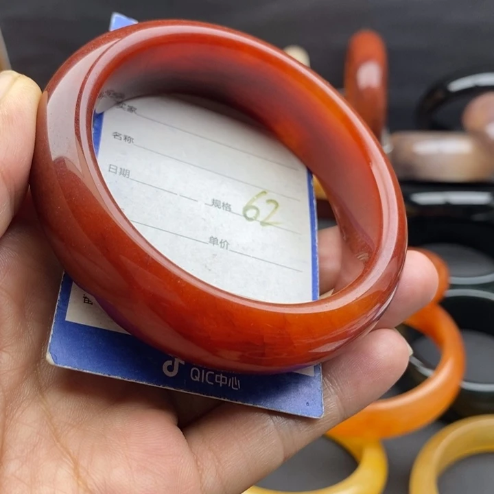 未镶嵌手镯石英质玉