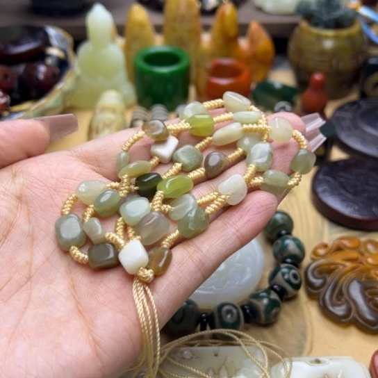 蛇纹石玉未镶嵌颈饰