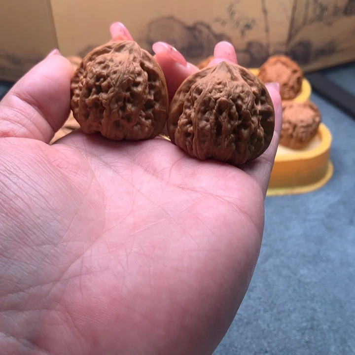 文玩核桃把件平谷凹底