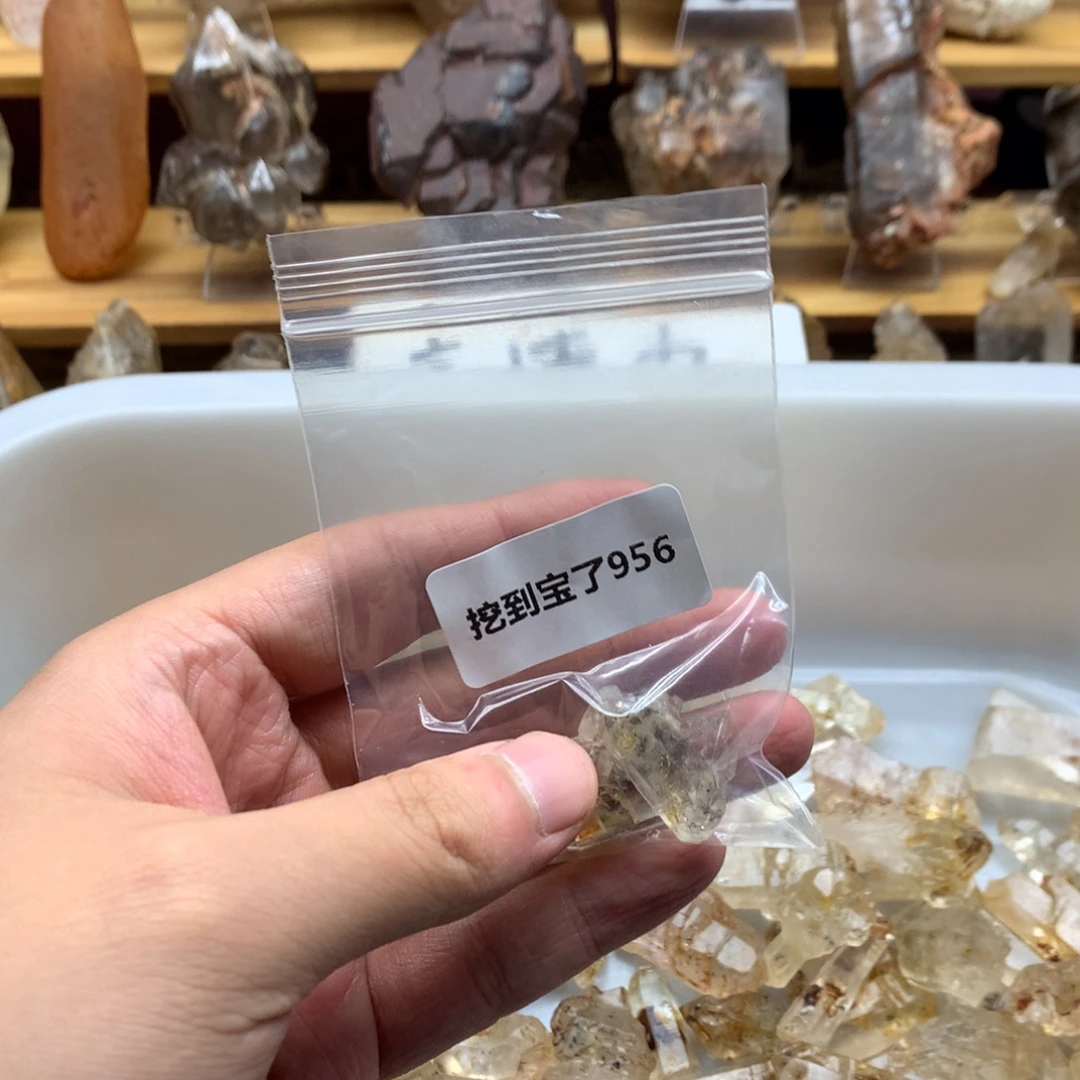 G***T未镶嵌珠宝半成品水晶