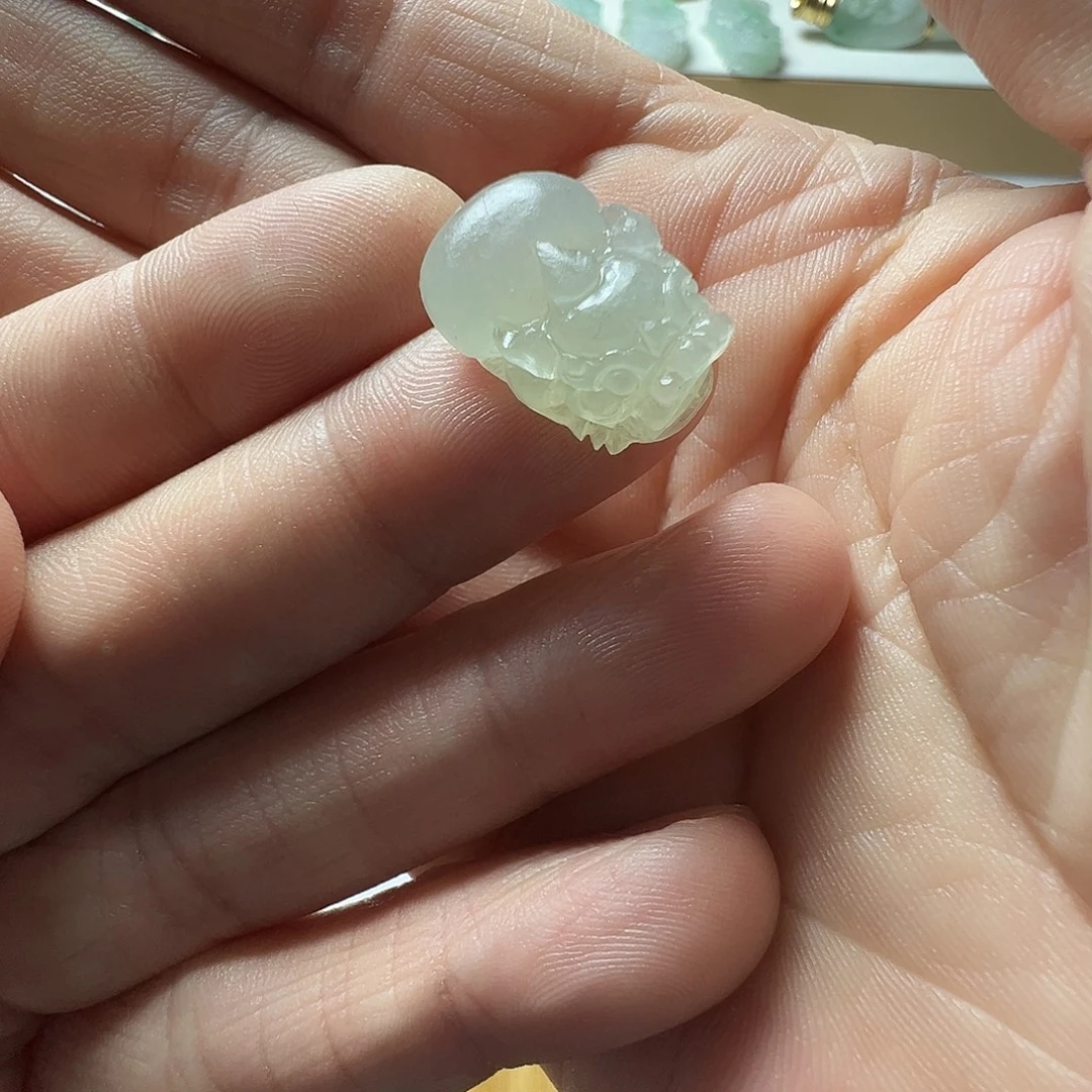 定制翡翠未镶嵌貔貅