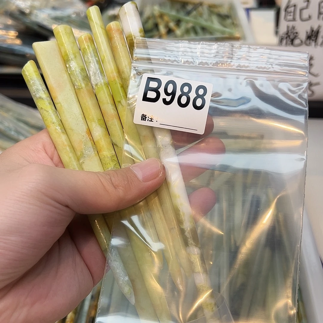 H***王未镶嵌蛇纹石玉发饰