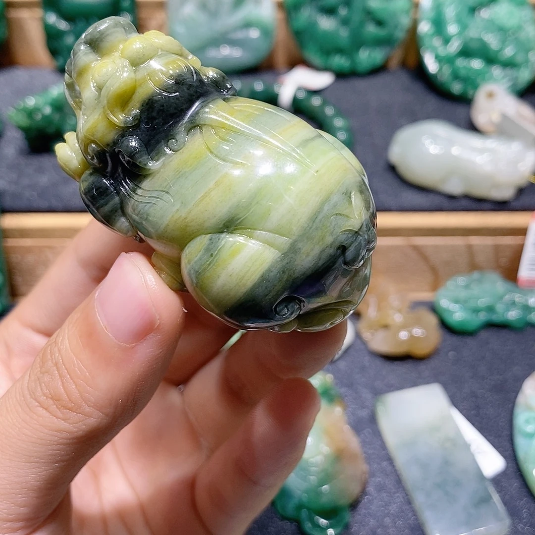 擎***天独山玉未镶嵌吊坠