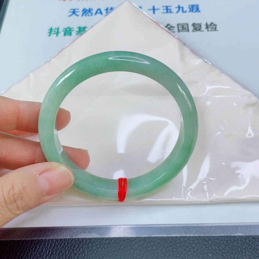 翡翠手镯未镶嵌我**贝天然