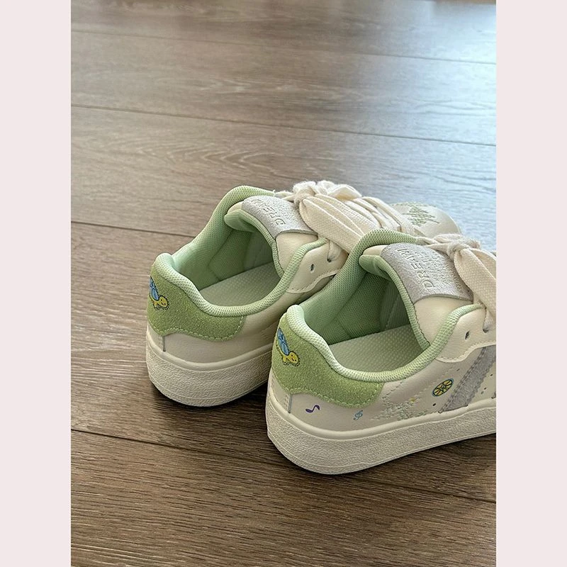 2025春季新款可爱卡通鞋子圆头女鞋百搭皮面小白鞋小众设计感板鞋