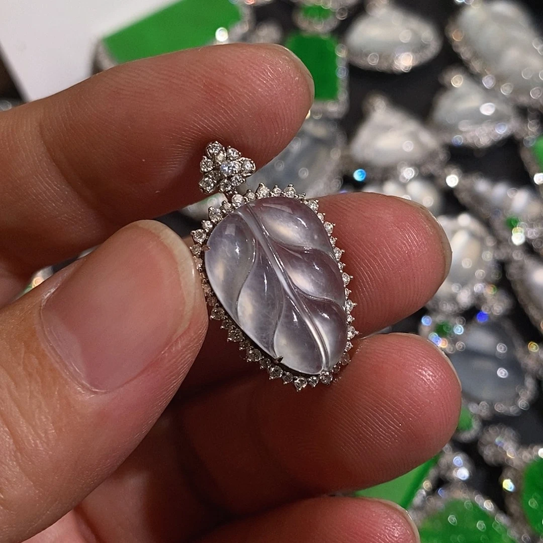 翡翠颈饰18K金镶嵌叶子