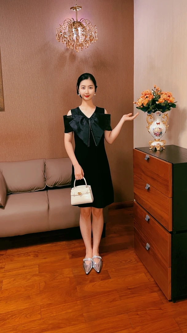 2025新款减龄名媛风夏季露肩收腰法式气质连衣裙