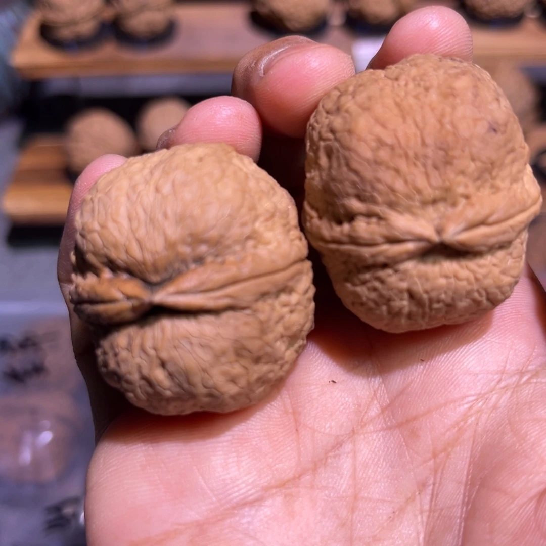 文玩核桃把件红旺云铁30号36mm