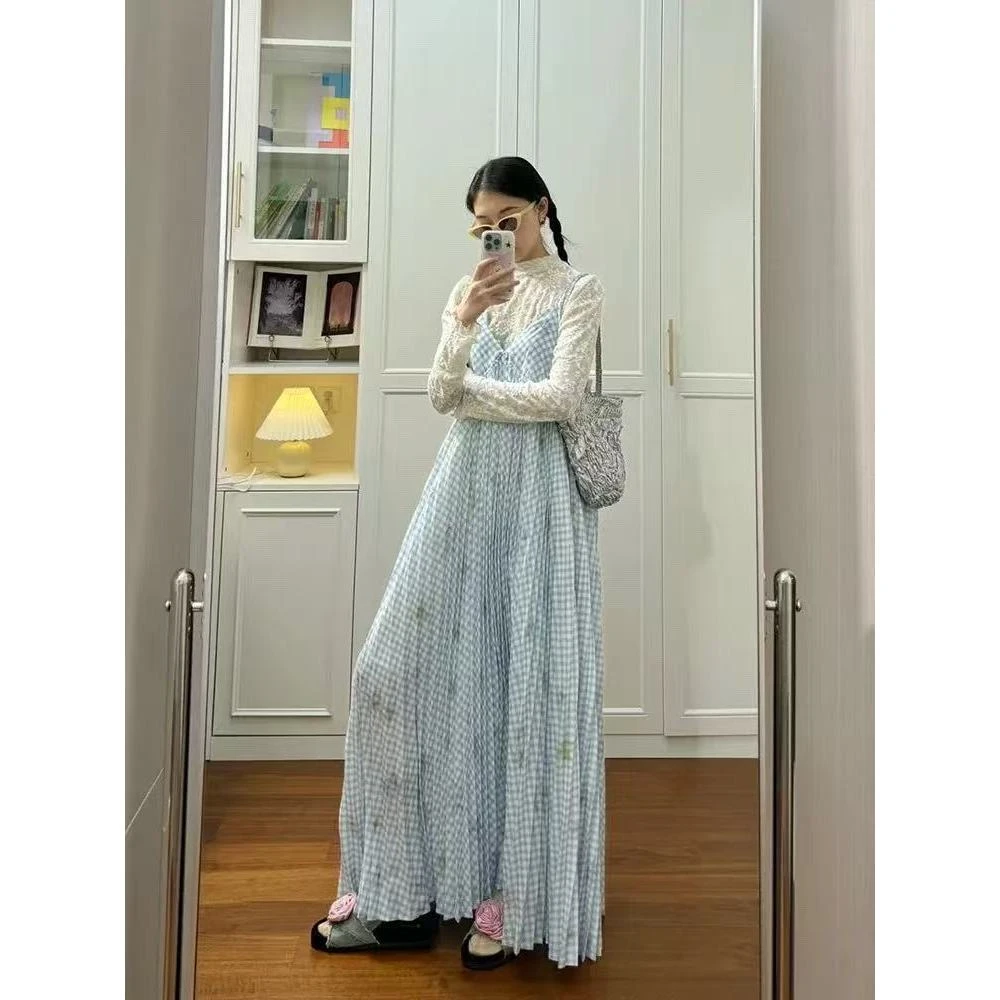 清新甜美吊带连衣裙女2025新款压皱蓝色格纹A字荷叶边长裙子8406